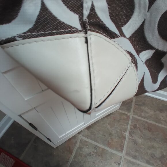 Coach Shoulder Bag - Picture 2 of 10